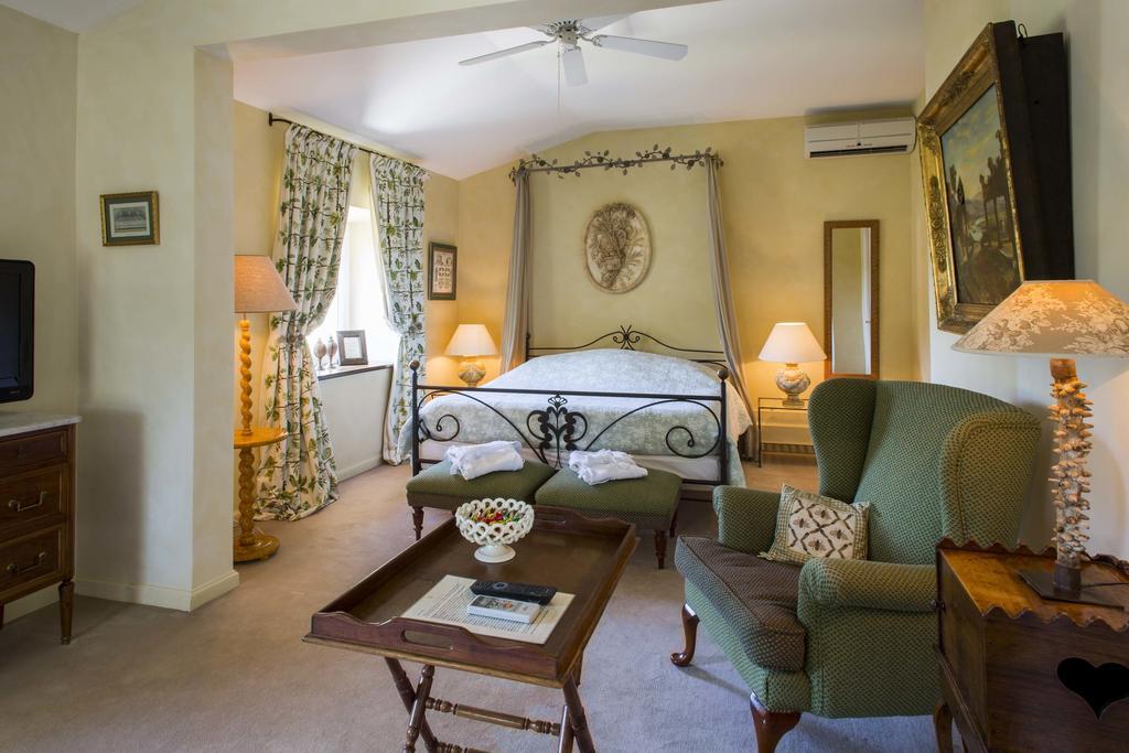 Chateau Talaud Bed & Breakfast Loriol-du-Comtat Ruang foto